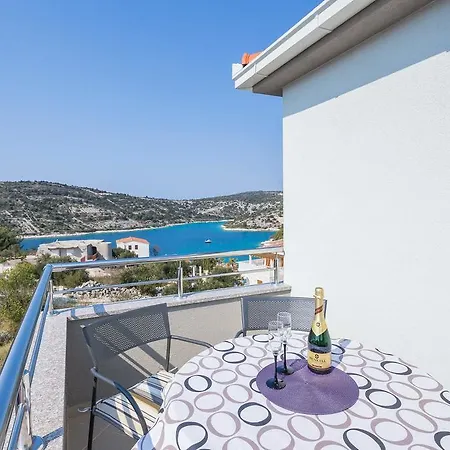 Sucic Apartman *
