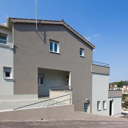 Sucic Apartman *