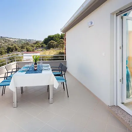 Sucic شقة سيفيد